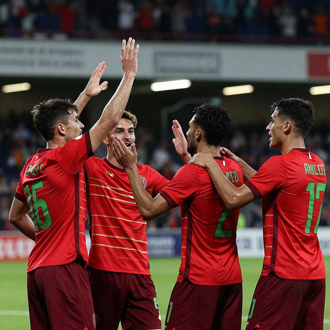 Ba trung vệ ở V.League: Tấm khiên che ghế, không phải một cuộc cách mạng chiến thuật