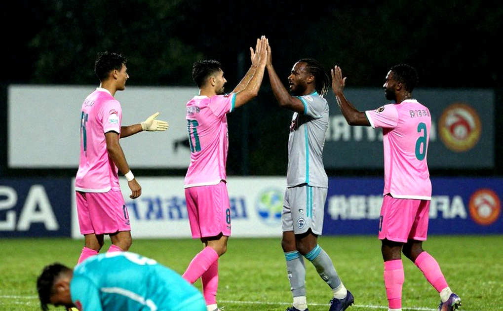 Bóng đá Việt Nam vô địch bằng thứ mà V.League đang tìm cách xóa sổ