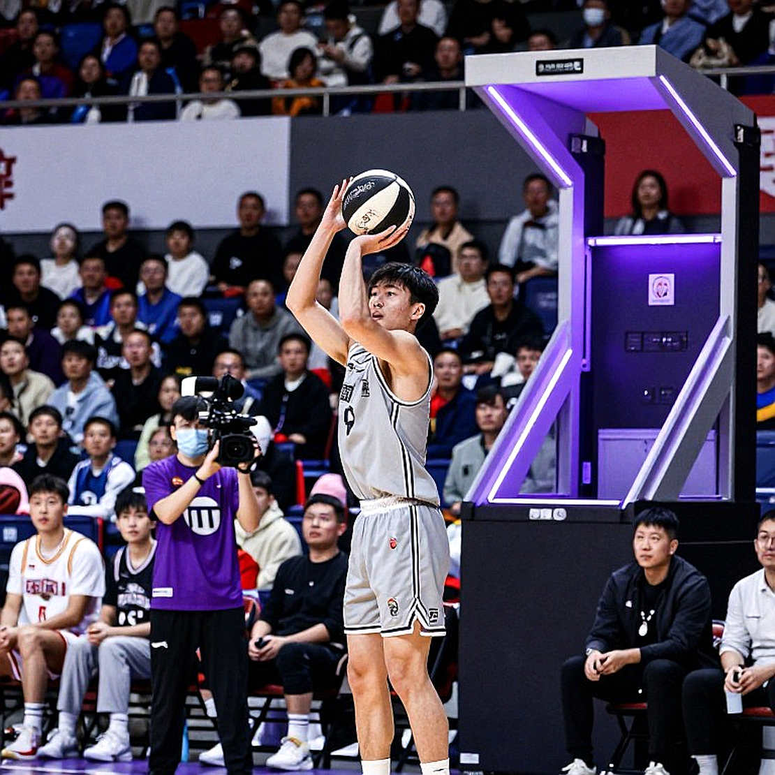 Cú iso cuối trận của Jacob Cortez và bài học luật FIBA ở UAAP Season 89