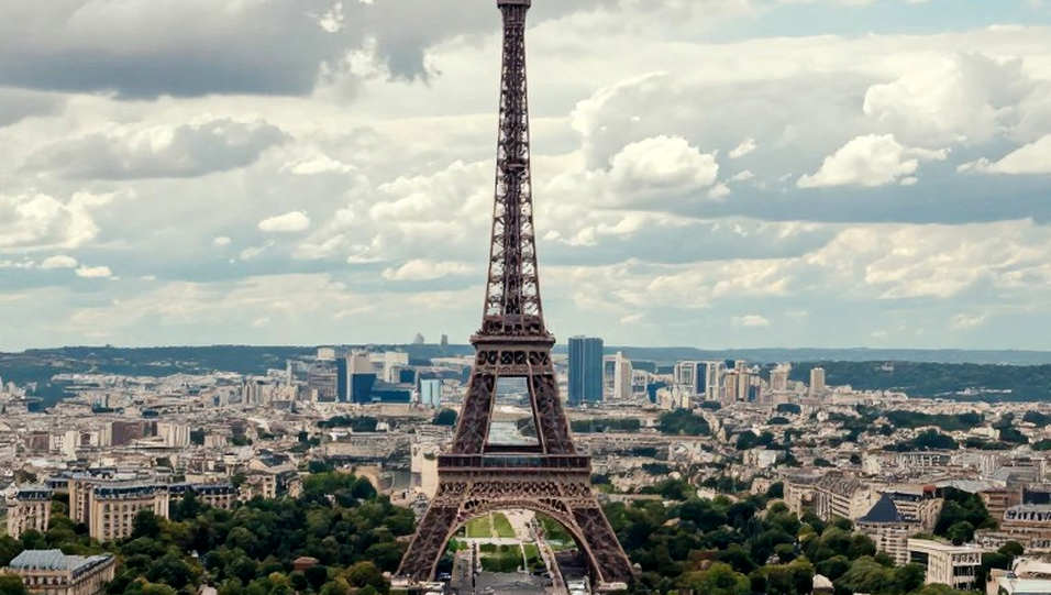 2:11:04 và bàn chân khuỵu ở kilomet 40: đêm Berlin định giá lại kỷ lục marathon nữ