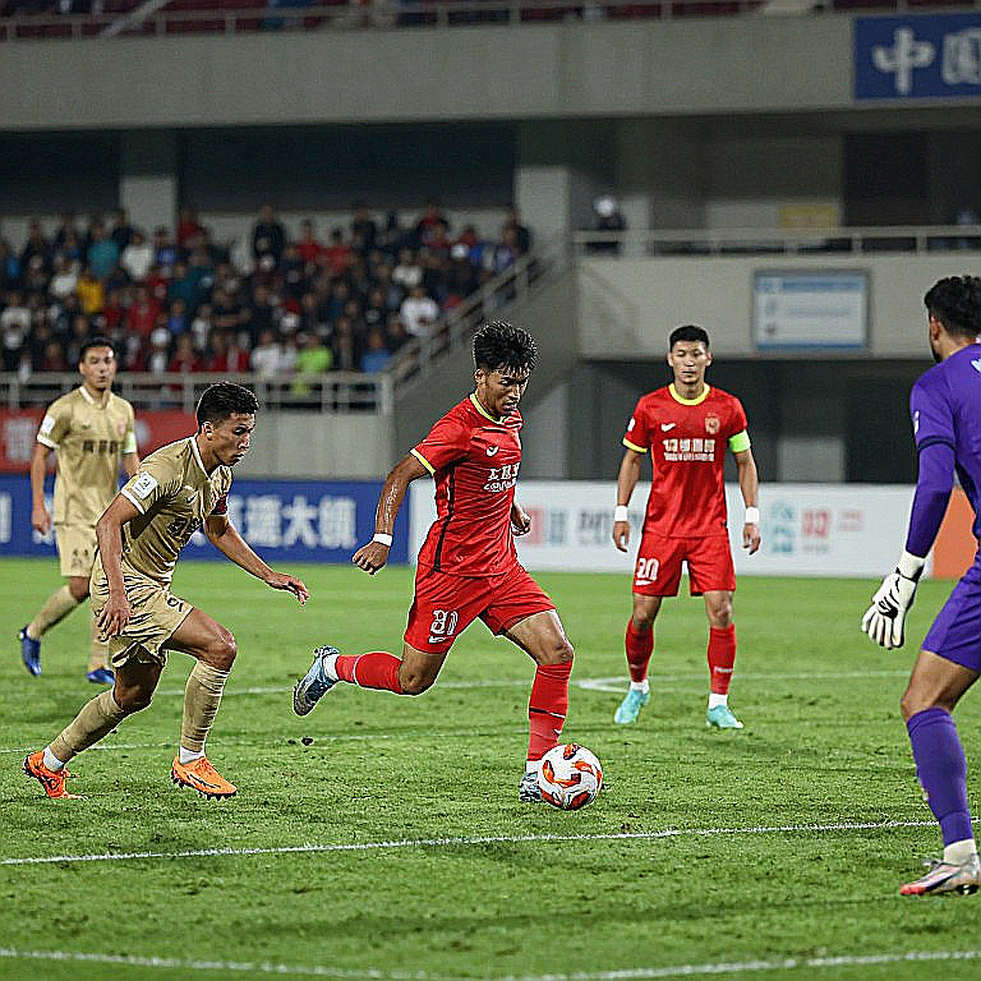V.League Transfer Market 2026: Becamex Binh Duong Selling Nguyen Hung Anh – Read the Contract Before Popping the Champagne